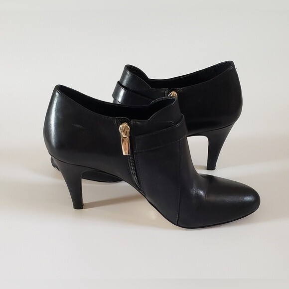 Vince Camuto Vonilesa Women's Black Leather Boot With Gold Buckle Size 8 - Picture 4 of 11